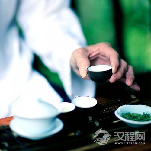 喝茶为什么不能把茶叶一直泡在茶水里？