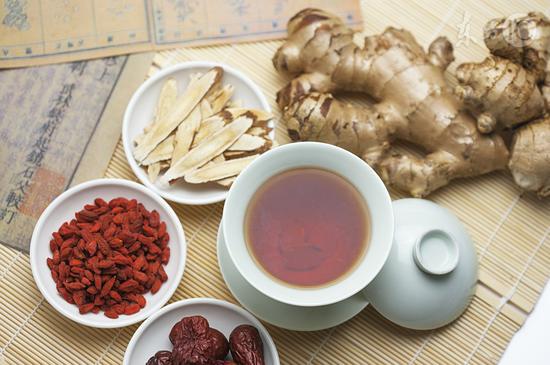 三类人推荐三种保肾护肝茶，解渴保健康