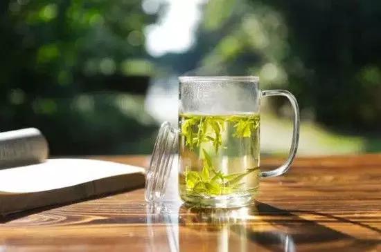 一杯绿茶冲泡多少次为好？