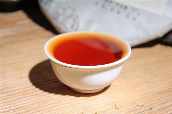 辨别普洱茶的表面香气方法