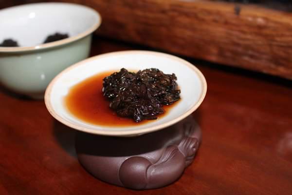 普洱茶茶汤的“冷后浑”形成的主要原因