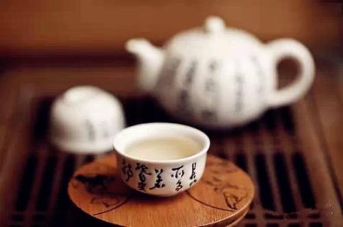 中国俗话七分茶、八分酒、三叩首讲究什么？