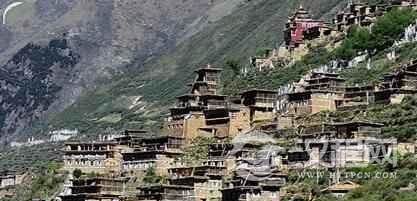 藏族民居碉房是藏族最富有地域特色的民居