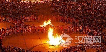云南纳西族火把节的特色活动与习俗