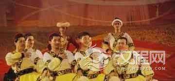 维吾尔族舞蹈维吾尔族传统的“赛乃姆舞蹈”