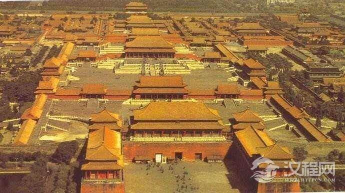 清朝人狂热崇拜黄色为啥命名皇宫时却选了紫禁城这个名字