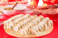 饺子：中国传统美食与节日习俗的完美结合