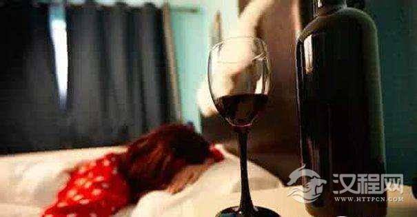 许多人在睡觉前喝上一杯红酒已然成了生活习惯,那么睡前饮酒真的有助于睡眠吗？