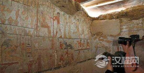 埃及考古队在当地发现一座4400年前女祭司的坟墓，保存完好