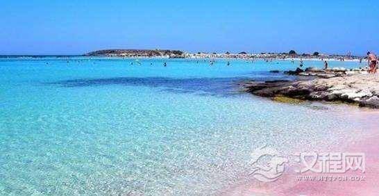 世界上最浪漫的粉红沙滩 看到这麽浪漫的地方怎麽能不心动！
