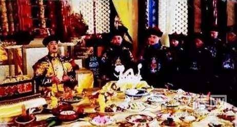 清朝皇帝是怎么吃饭的?与我们平常百姓有啥区别吗？