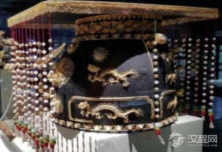 皇帝冠帽上为何挂那么多的珠子 里面可是大有讲究的
