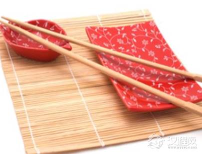 揭秘使用筷子的禁忌 筷子为什么不能竖起插在碗里
