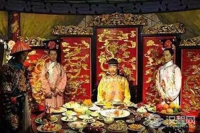 古代皇帝吃剩下的菜饭都是怎么处理的 宫女和太监靠其中一种发了财