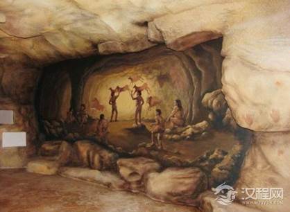 山顶洞人距今已经多少年了?山顶洞人遗址内发现了什么？