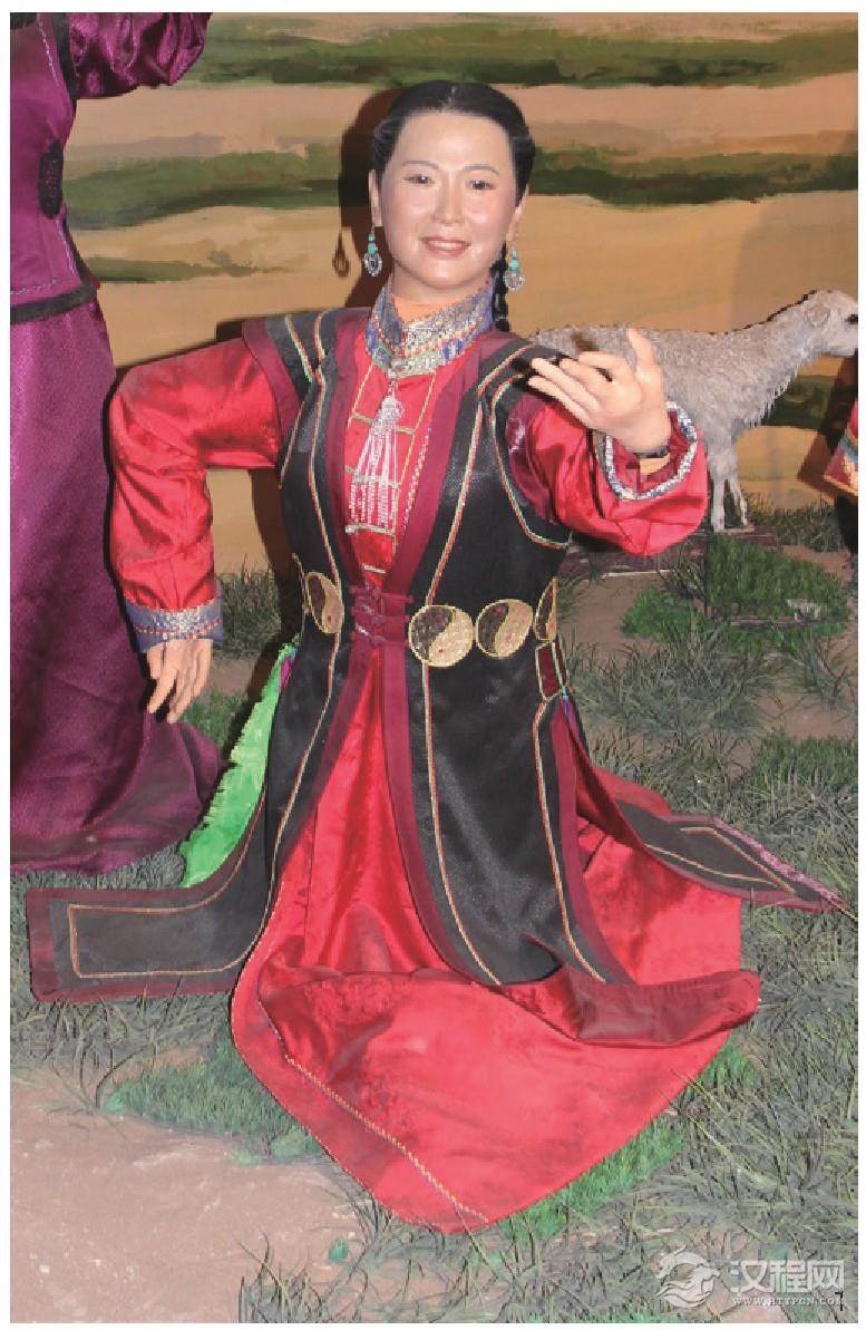 卫拉特蒙古传统服装“策格德克”