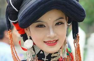 彝族服饰最美百褶裙，为什么彝族男女都喜欢穿呢？