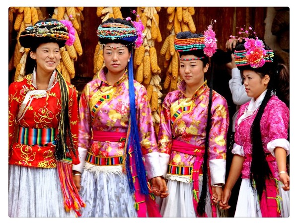 云南少数民族服饰，世界艺术的大奇观
