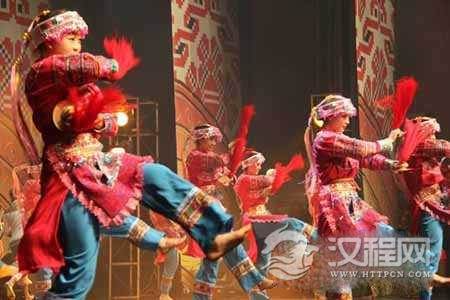 彝族舞蹈豪迈的舞风