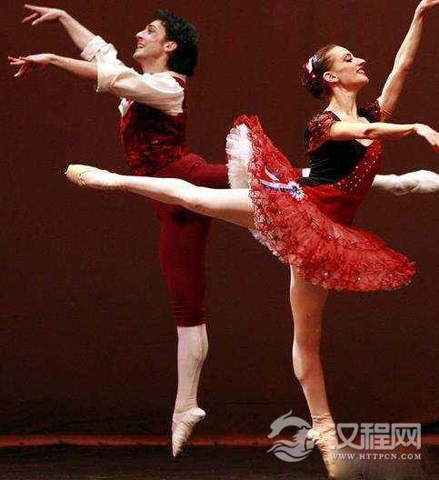 芭蕾的美竟是建立在直立基础上