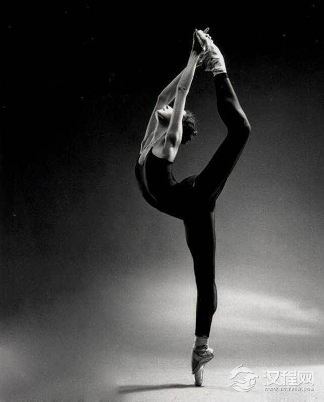 舞蹈技巧教学：搬前腿、搬旁腿、搬后腿