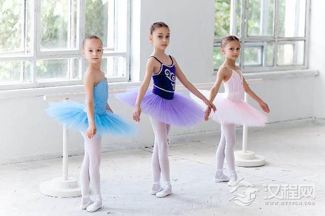 4岁女孩学什么舞蹈好？4岁舞蹈基本功如何培训