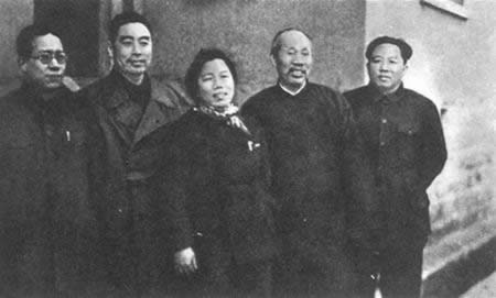 中共派代表赴重庆参加政协会议