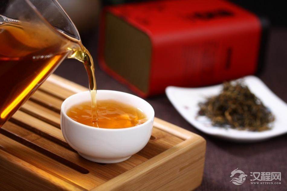鉴别红茶优劣的两个重要感官指标是什么？
