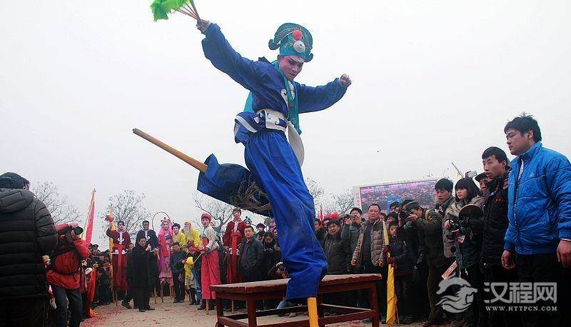 汉族传统节日踩高跷