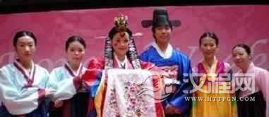 朝鲜族婚礼中的“踩麻袋”和“推木雁”是啥样的