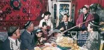 为何维吾尔族的男子和女子有着不同的礼节