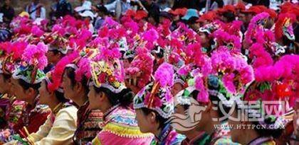 赛装节，彝族的时装表演