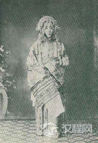 《彩楼配》