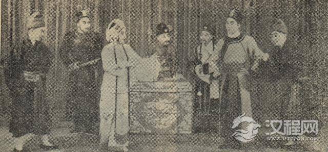 京剧《打面缸》周金莲饰周腊梅、贾松龄饰大老爷、曹世才饰王书吏、孟昭元饰李都头、曹元第饰张才、郭韵和饰衙役甲、夏韵寿饰衙役乙