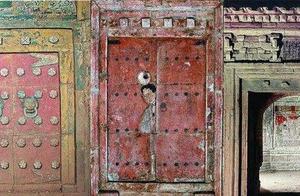 古代皇帝陵墓的巨大墓门反锁后，里面的工匠们该如何出来？