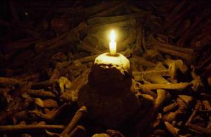古代皇帝墓中没有氧气，为何灯火却不灭？难道真如传说中那么神？