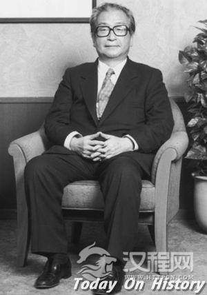 日本科幻小说家小松左京出生