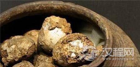 西周墓葬群竟挖掘出三千年前的鸡蛋