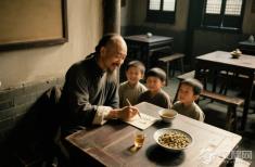 "孔乙己文学"爆火：当代读书人的长衫困境