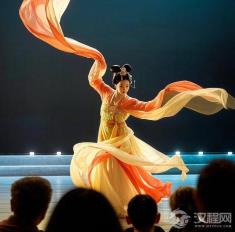 长绸为笔，汉风为墨：千年《巾舞》的飞扬之姿