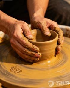 “䜣䜥 (xīn mán) 之乐”,欣喜与满足交织,这种充实的快乐从何而来?