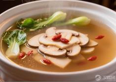 喝汤也有‘黄金时间’？饭前饭后喝，效果天壤之别！