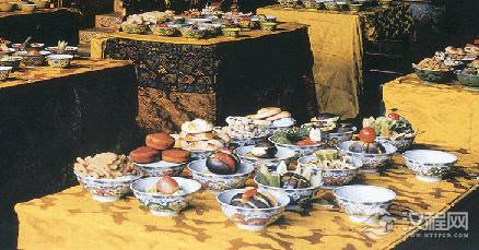明朝皇帝宴请百官时，桌子上一般会有哪些美味佳肴？