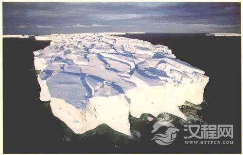 世界最髙的冰山是从格陵兰冰盖断裂下来的， 可以高出水面167米！