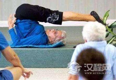 世界最老的瑜珈老师贝茨高龄91，她的筋骨可是比 30 岁成人还灵活