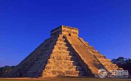 古玛雅金字塔是谁建造的？为何与埃及金字塔如此相像？