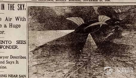 男子发现一百年前的报纸，不明蓝色球体漂浮在上空