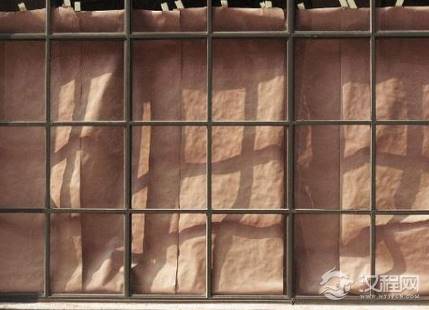 古代窗户都是用纸做的 为什么能够遮风挡雨都不会坏呢