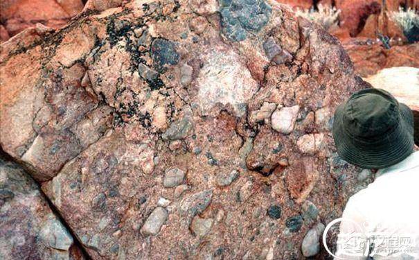 澳大利亚发现一颗43.74亿年历史的远古锆石晶体