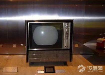 中国的电视机最早出现在什么时候？多少钱一台？